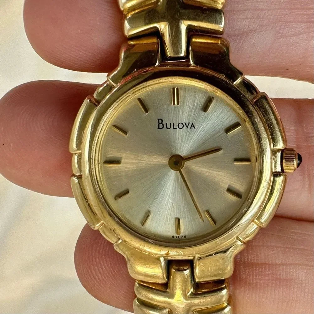 Bulova gold tone vintage chain round face watch